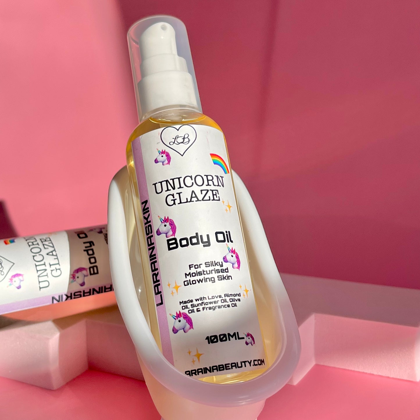 unicorn body oil is great for hydrating the skin and sealing in moisture, with a vibrant sweet fruity accord with notes of bubblegum, banana, pear drops, musk and vanilla with sweet candy floss.