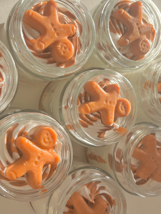 Gingerbread cookie body butter with a warm nutty bakery scent of vanilla cake. Great for dry flaky skin that needs a boost for glowing soft skin. Made with Shea butter and other nourishing ingredients to keep Moisturised. The best uk body cream that leaves the skin glowing, packed with vitamin e, 99% natural ingredients. Get Healthy nourished skin with our bodycare that are also ideal for gifting such as for Christmas or birthday pamper box sets. 