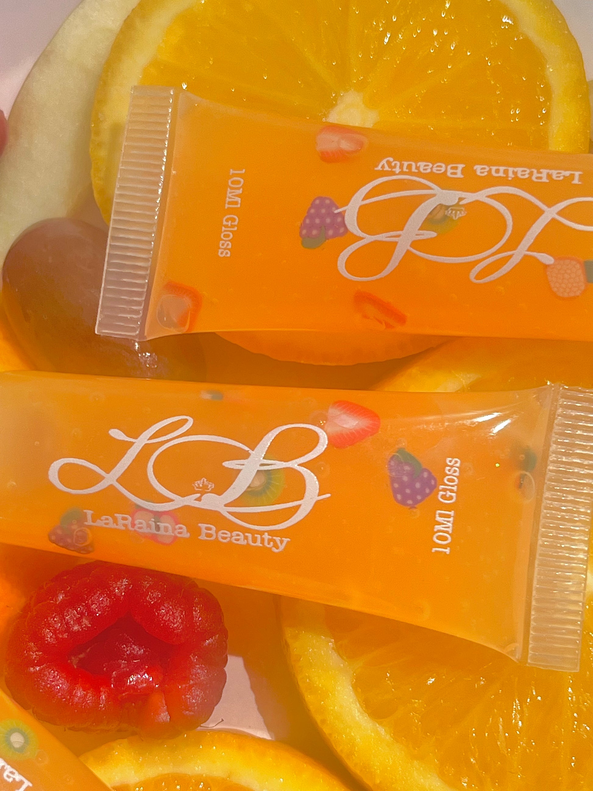 Bold, summer tropical fruit punch-flavoured lip gloss with a juicy scent and mirror-like shine. Smooths and moisturises dry lips with a buttery texture that feels comfortable and lasts. A flavourful gloss experience with serious hydration.
