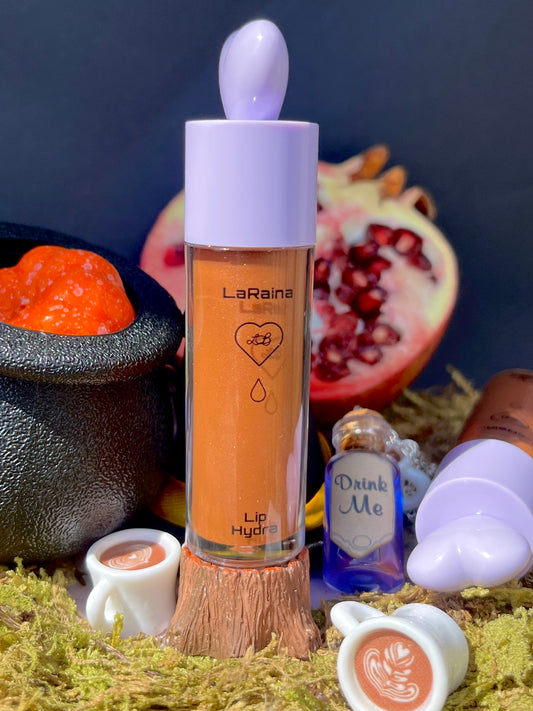 Coffee-flavoured lip gloss with a high-shine shimmer finish and autumn-dark and fruity pomegranate scent. Soothes and softens lips while locking in moisture for hours of glossy wear. Lightweight and non-sticky for everyday hydration and glow.